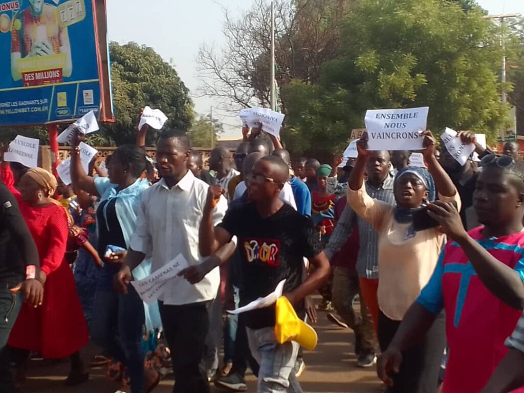 Kankan: des enseignants contractuels protestent