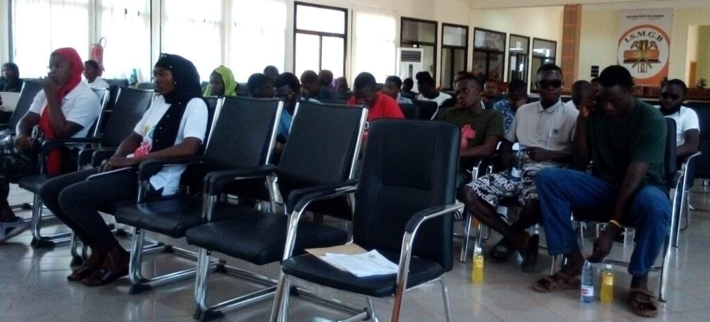 Boké : le club des jeunes filles leaders de Guinée en tournée pour la vulgarisation des textes et lois sur les VBG