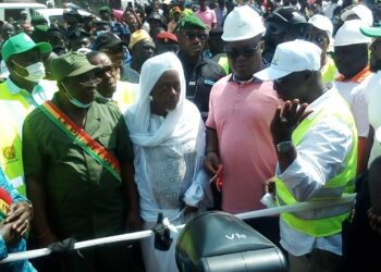 Kolaboui : le premier ministre inaugure le poste électrique