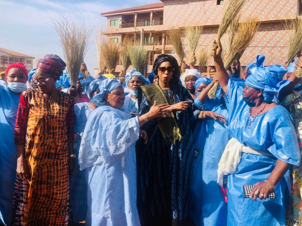 Dabompa Plateau: des femmes interpellent le colonel Mamadi Doumbouya sur le manque d’infrastructures publiques