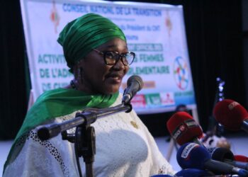Hadja Maïmouna Yombouno aux femmes de l&rsquo;administration parlementaire: