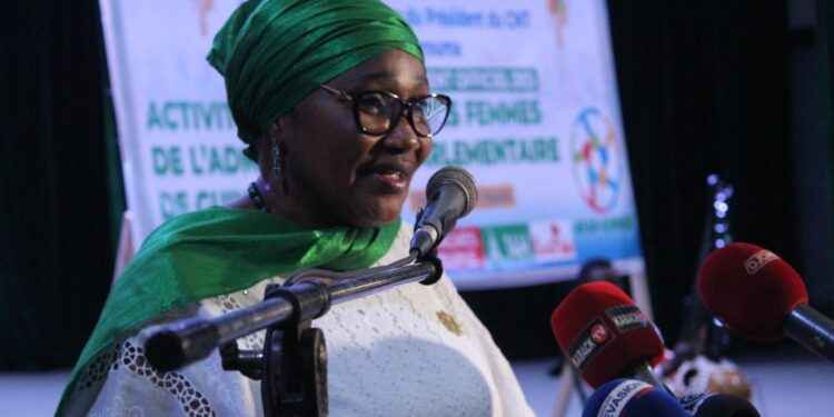 Hadja Maïmouna Yombouno aux femmes de l&rsquo;administration parlementaire: