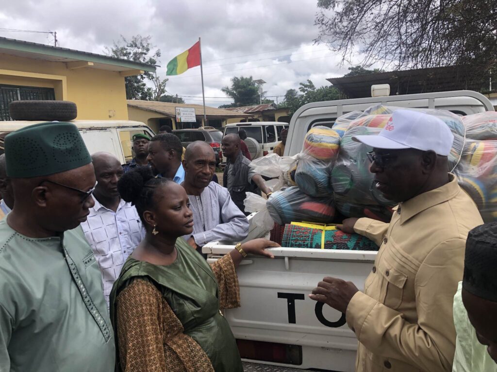 Inondation à Coyah: le président du CNT offre des vivres aux sinistrés