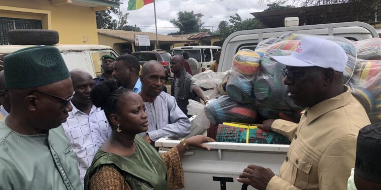 Inondation à Coyah: le président du CNT offre des vivres aux sinistrés 