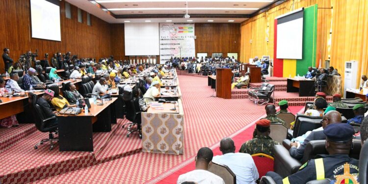 CNT: le gouvernement guinéen présente le document de programmation budgétaire pluriannuelle 2024-2026 aux conseillers