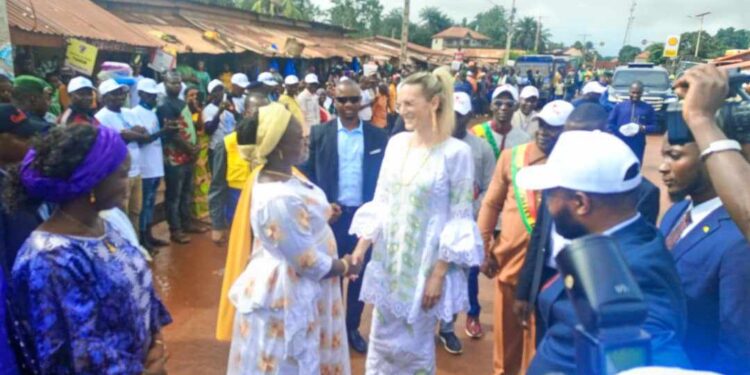 Boké : la première dame de la transition en visite dans la région