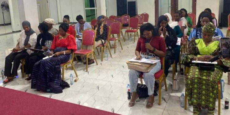 Conakry: une vingtaine de jeunes filles coachées pour être des grandes dames de demain