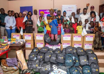 Ratoma: le Rotary Conakry-Ratoma fait un don de kits scolaires à 97 enfants à mobilité réduite
