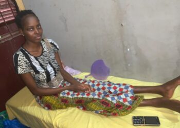 SOS : ayant perdu sa mobilité lors d’un accouchement, cette femme a besoin d’une assistance