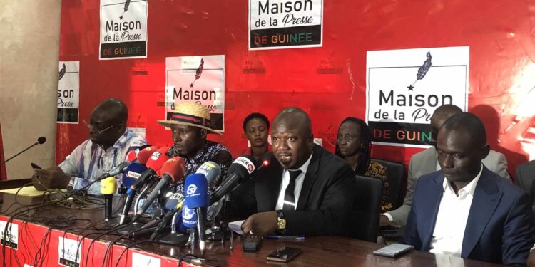 Brouillage des ondes privées et la restriction de l&rsquo;Internet: les hommes de médias envisagent de fortes actions