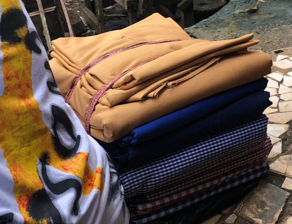 Préparatifs de la rentrée scolaire: manque de clientèle dans certains marchés de Conakry