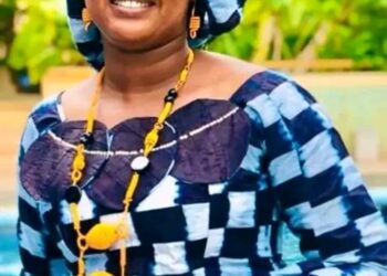 Dame de Fer : professeure, femme politique, écrivaine et activiste, voici le parcours élogieux de Halimatou Baldé