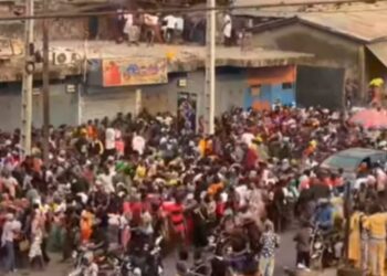 Bazins gratuits à Conakry : des cas de vol, des blessés signalés dans certains points de distribution