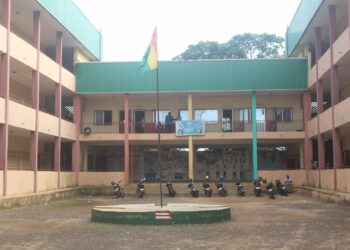 Rentrée scolaire 2025-2026 : les élèves reprennent les cours au lycée Léopold Sédar Senghor de Yimbaya