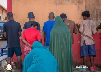 Conakry : 15 personnes, dont 4 femmes, prises en flagrant délit de dépôt illégal d&rsquo;ordures