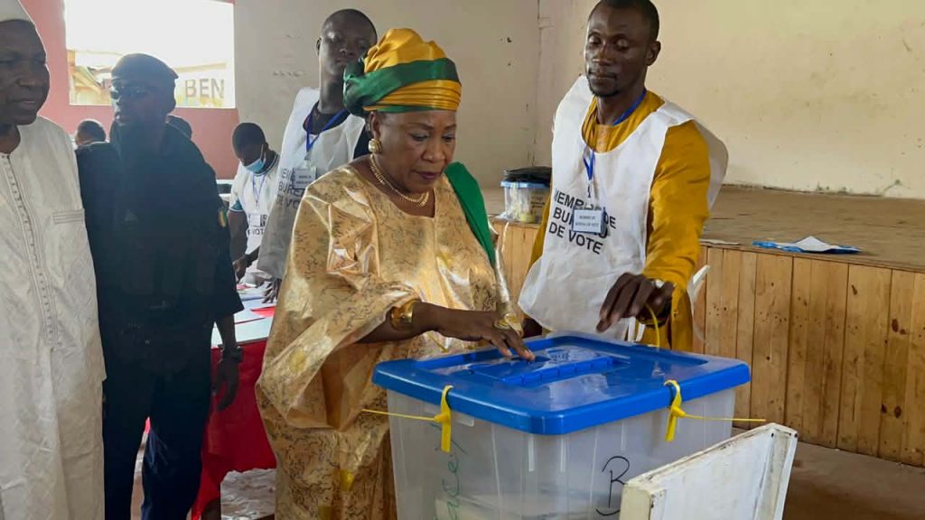 Élection Présidentielle : Makalé Camara vote à Nongo et exhorte les Guinéens au travail