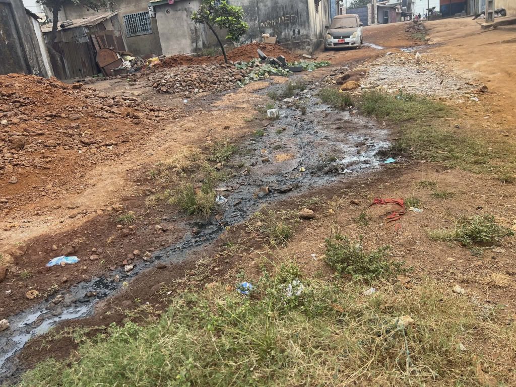 Conakry : Main tendue, puis poing levé contre l’anarchie des eaux usées