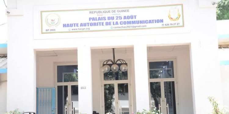 Réseaux sociaux : La HAC tape du poing sur la table contre les dérives numériques