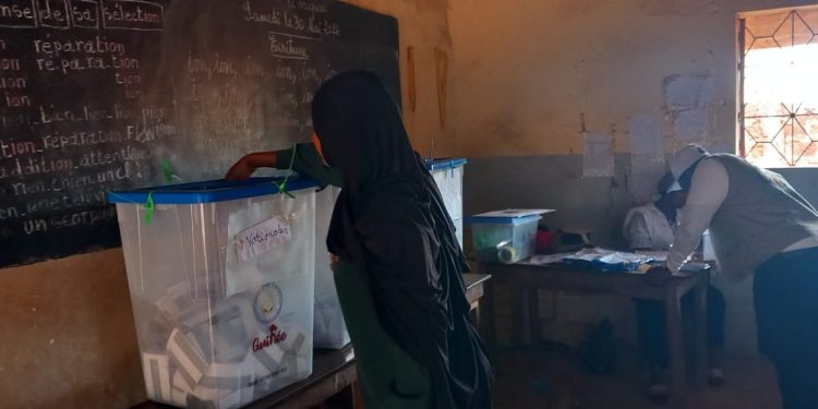 Double scrutin à Labé : faible affluence et manque de fiches de vote dans certains bureaux