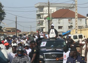 Campagne communale à Matam : Hadja Djènè Condé mobilise les foules avec un carnaval géant