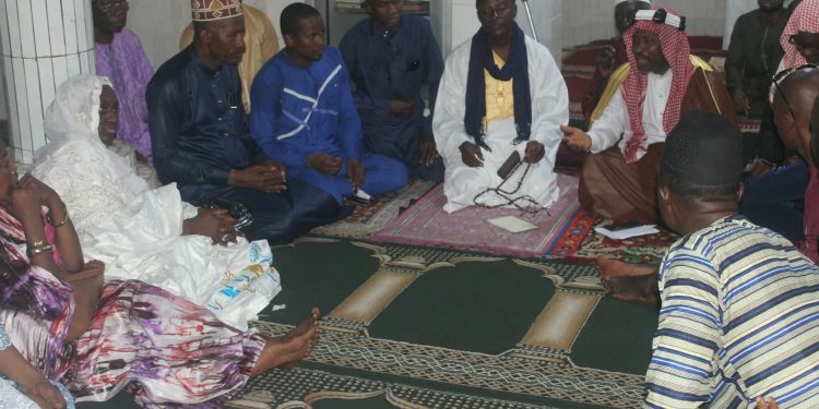 Campagne communale à Matam : Hadja Djènè Condé en quête de bénédictions dans les mosquées