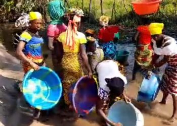 Sirdou (Kérouané) : Le calvaire de l’eau, une lutte sans fin pour les femmes