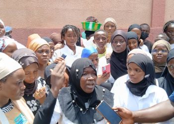 KINDIA : Après le décès de Mamadou Djouma Bah, des élèves battent le pavé et réclament la clémence
