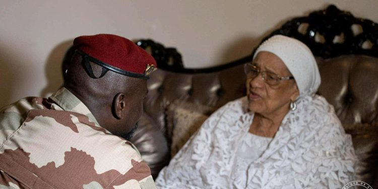 Hommage national : Le Président Mamadi Doumbouya salue la mémoire de Hadja André Touré, ex-Première dame de Guinée